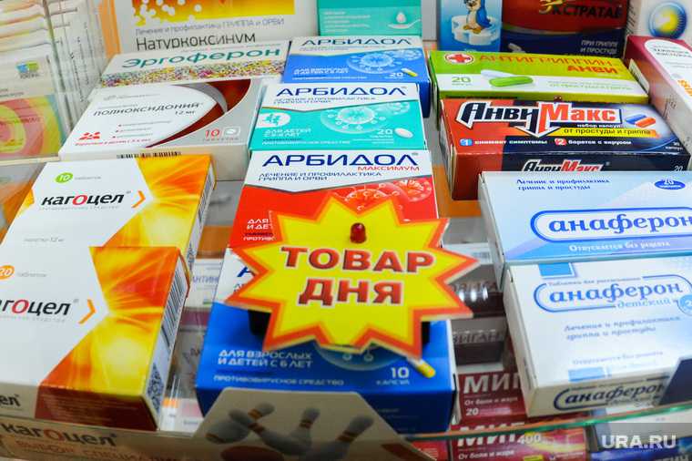 Депутат челябинской городской Александр Галкин проверяет наличие медицинских масок в аптеках. Челябинск