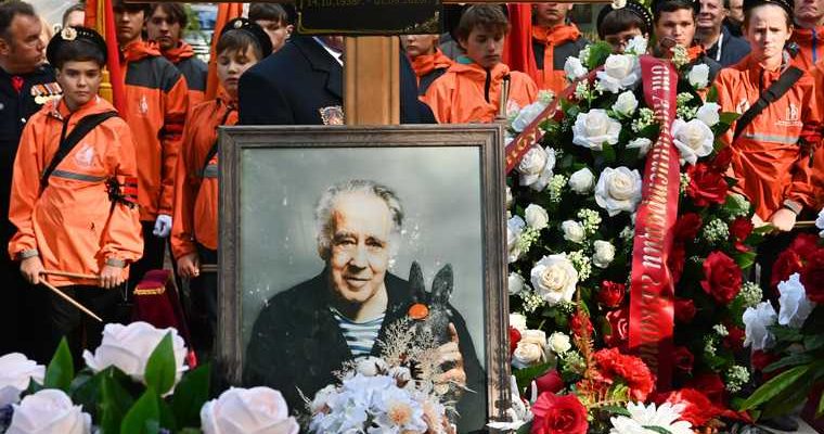 Крапивина похоронили в Екатеринбурге