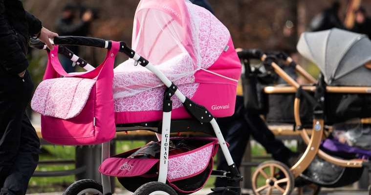 Минтруд РФ предложил увеличить пособие по уходу за ребенком