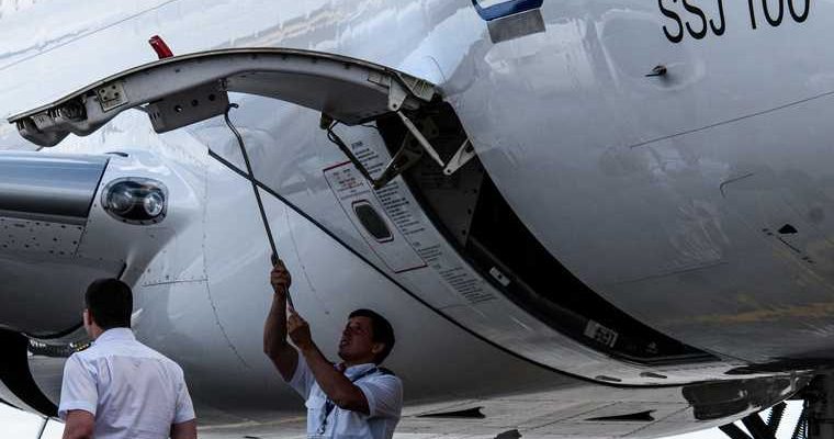 суперджет SSJ100 бортовое радиоэлектронное оборудование американская компания