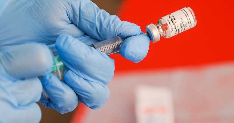 В России заявили об информационной атаке на вакцину Спутник V