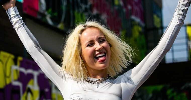 Клава кока показала архивные фото из детства