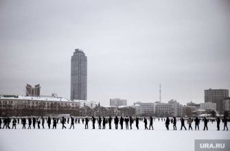 В Екатеринбурге прошел митинг &mdash; новый вице-мэр приступит к обязанностям &mdash; губернатор разрешил увеличить посещаемость спортсооружений &mdash; дорожники Нижнего Тагила получили разнос от властей. Самые интересные и важные новости Свердловской области