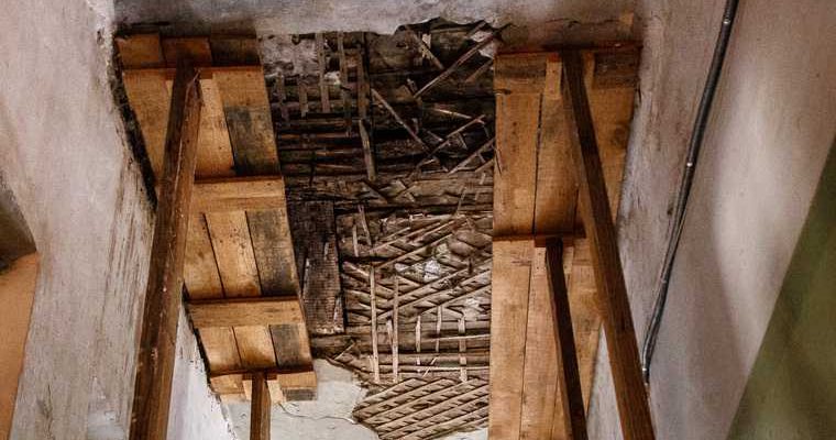 ЯНАО Салехард деревяшка обрушился потолок