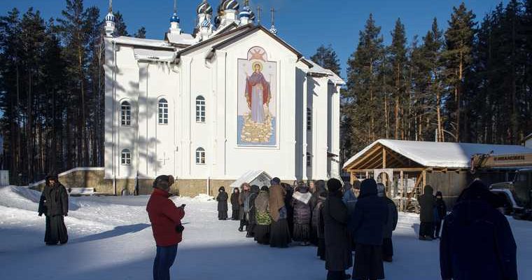 митрополит Кульберг Среднеуральский монастырь обыски ОМОН отец Сергий