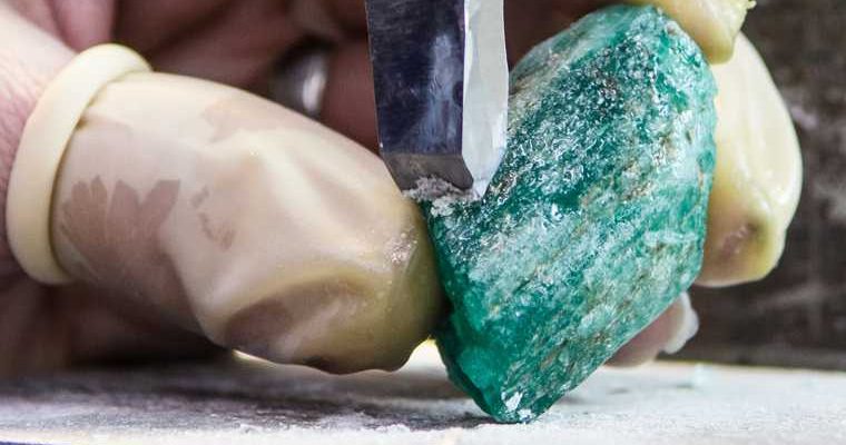 свердловская область задержали нелегальных торговцев изумрудами