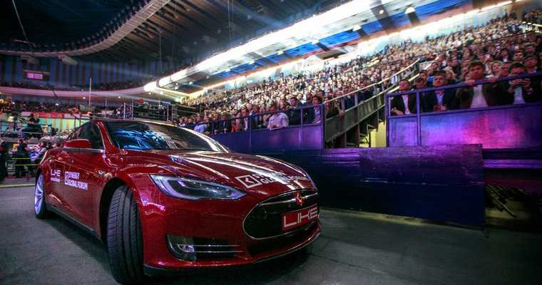 илон маск тесла Tesla хакер крючков