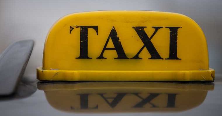 новости хмао таксист угрожал выследил потребовал деньги нахамаил грозился ударить наглые таксисты напал на женщину