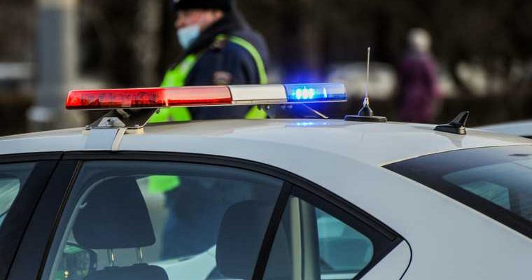 В ЯНАО водитель устроил погоню и угрожал ножом полицейским