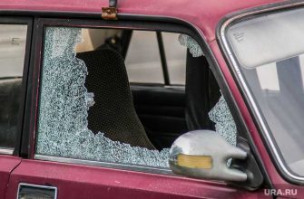 Под Екатеринбургом неизвестный расстреливает автомобили