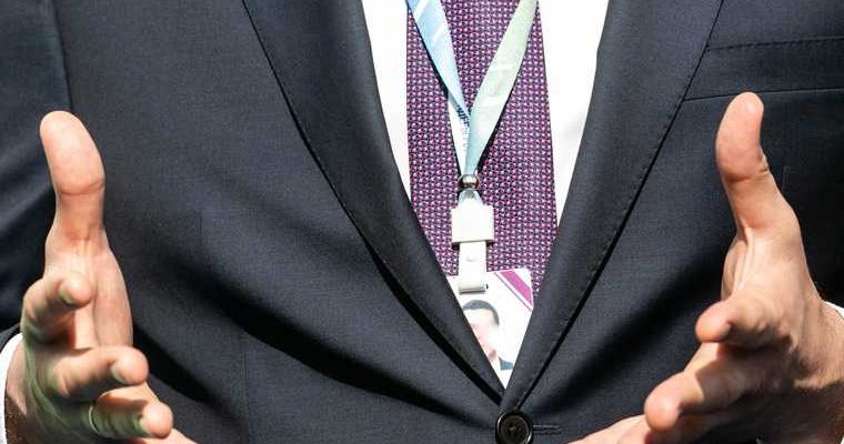 новости хмао депутат публично бросил вызов вызвал на батл проект по благоустройству дворов в ханты-мансийске личная неприязнь Молчанов директор водоканала хм