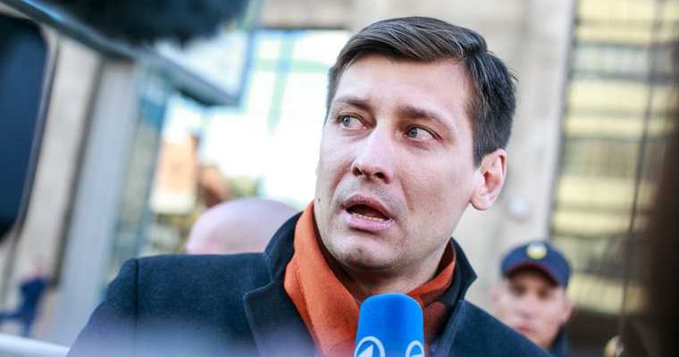 Политика Дмитрия Гудкова задержали